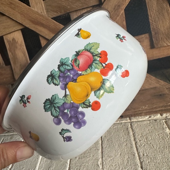 Vintage GMI Nesting Bowl Enamel (50) - Picture 6 of 8